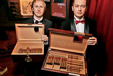 Dunhill шагает по стране