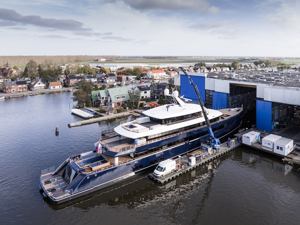 Feadship-ONE-launched_9.jpeg