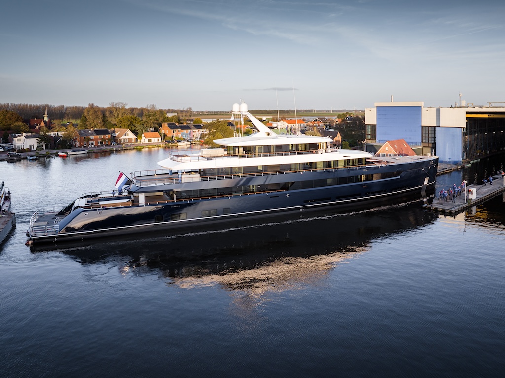 Feadship-ONE-launched_13.jpeg