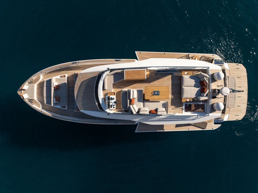 PardoYacht_PardoModel_E72_exterior_desktop_004.jpeg