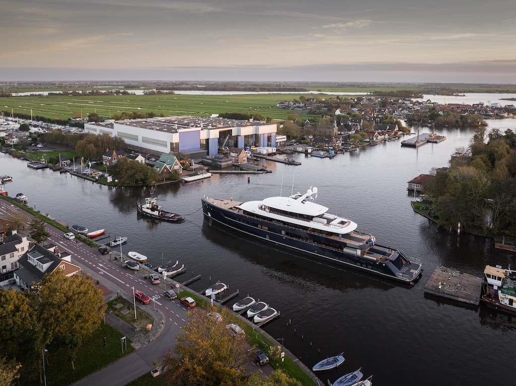 Feadship-ONE-launched_17.jpeg