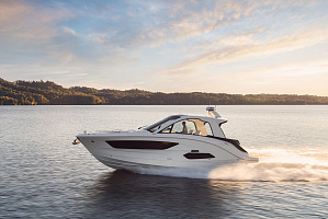 Sea Ray Sundancer 370 обзавелся стационарным мотором