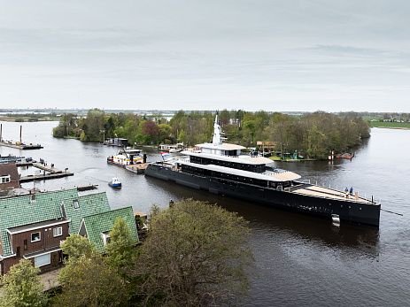 The launch of Feadship Project 826